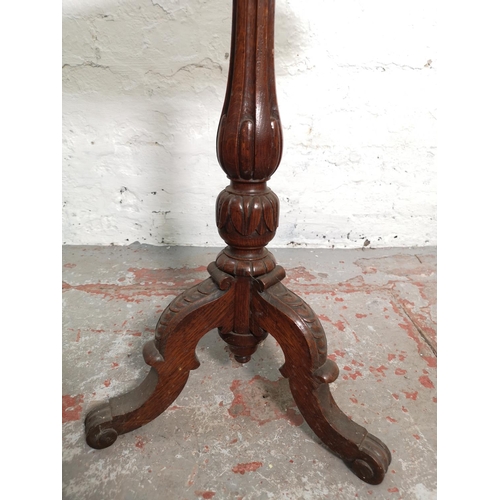 400 - A 19th century oak pie crust edge circular tripod side table - approx. 69.5cm high x 46cm diameter