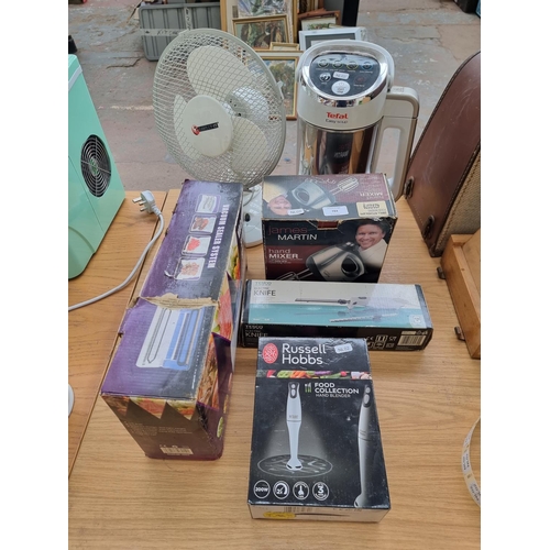 784 - Six items to include Tefal Easy Soup BL84 soup maker, boxed James Martin hand mixer, boxed Andrew Ja... 