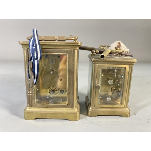 260 - Two early 20th century brass cased key wind carriage clocks - largest approx. 10.5cm high x 8cm wide... 