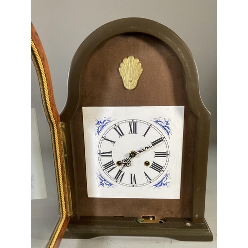 264 - A late 20th century burr walnut effect cased mantel clock - approx. 37cm high x 25cm wide x 10cm dee... 