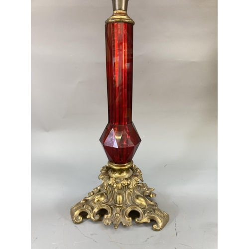 114 - A late 19th/early 20th century Duplex brass and cranberry glass oil lamp - approx. 62cm high