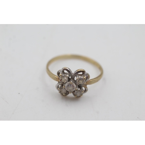 1076 - A 9ct gold clear gemstone floral ring, size N½ - approx. gross weight 1.5 grams