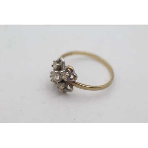 1076 - A 9ct gold clear gemstone floral ring, size N½ - approx. gross weight 1.5 grams