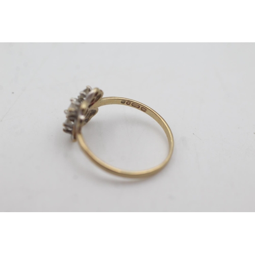 1076 - A 9ct gold clear gemstone floral ring, size N½ - approx. gross weight 1.5 grams