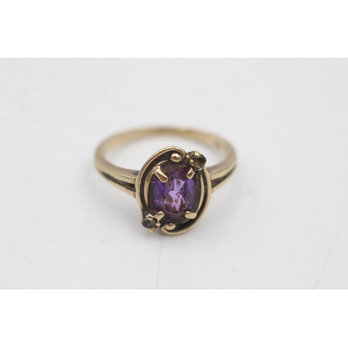 1079 - A 10ct gold synthetic pink sapphire and brown gemstone ring, size M - approx. gross weight 2.8 grams