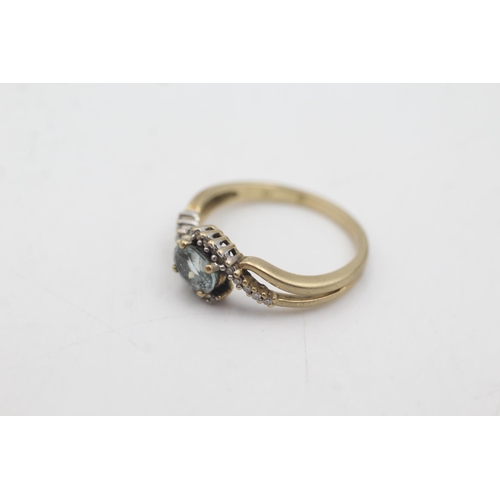 1081 - A 9ct gold diamond and topaz twist setting dress ring, size L½ - approx. gross weight 2 grams