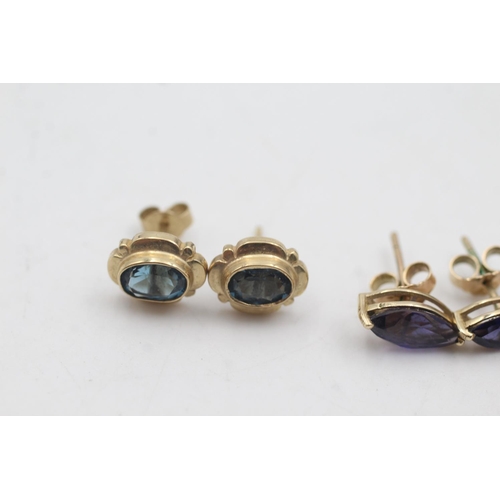 1083 - Three pairs of 9ct gold stud earrings, one iolite, one topaz and one garnet - approx. gross weight 5... 