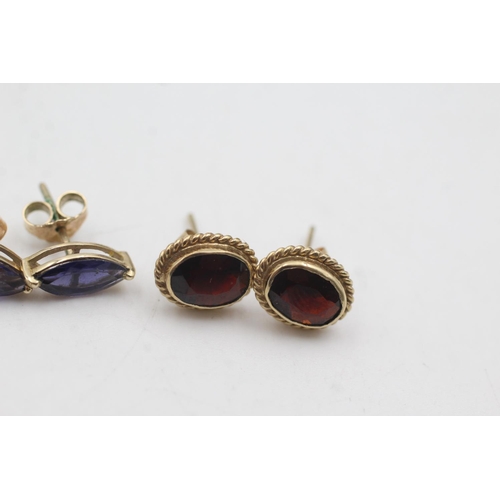 1083 - Three pairs of 9ct gold stud earrings, one iolite, one topaz and one garnet - approx. gross weight 5... 