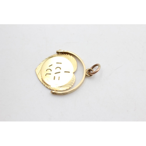 1085 - A 9ct gold 'I love you' spinner pendant - approx. gross weight 2 grams