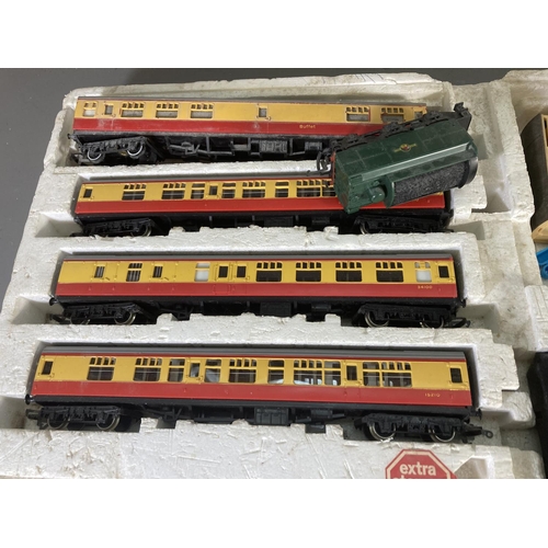 260B - A collection of vintage Hornby model railway accessories to include coaches, coal cart, wagon, platf... 