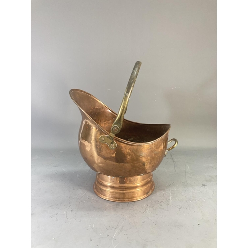 231 - A Victorian copper helmet coal scuttle - approx. 31cm high