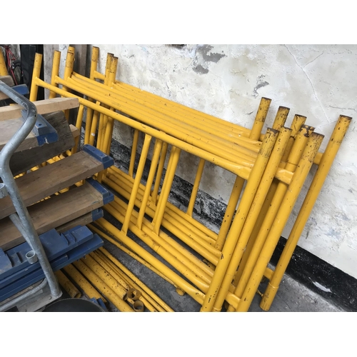 674A - A metal quick form scaffold tower set comprising feet, two tubs of scaffolding clips, scaffold board... 