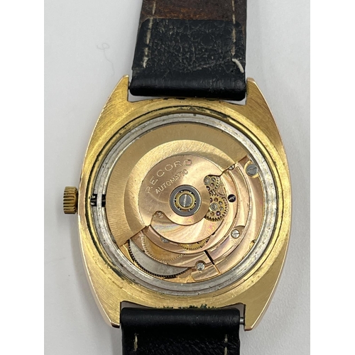 1374 - A vintage Record De Luxe automatic 34mm men's wristwatch