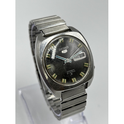 1380A - A vintage Seiko 5 automatic 21 jewels day date 35mm men's wristwatch - ref. 6119-7100