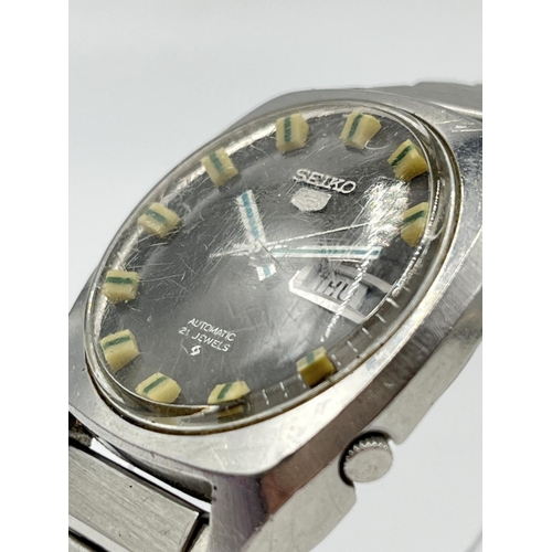 1380A - A vintage Seiko 5 automatic 21 jewels day date 35mm men's wristwatch - ref. 6119-7100