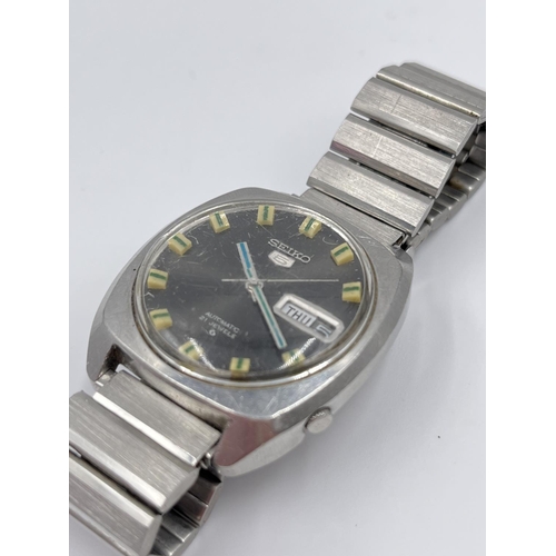 1380A - A vintage Seiko 5 automatic 21 jewels day date 35mm men's wristwatch - ref. 6119-7100