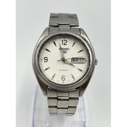 1383 - A Seiko 5 automatic day date 37mm men's wristwatch - ref. 7S26-0060