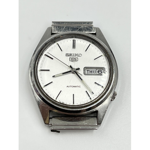 1384 - A Seiko 5 automatic day date 35mm men's wristwatch - ref. 6309-7150