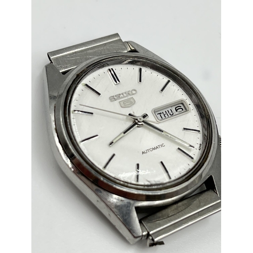 1384 - A Seiko 5 automatic day date 35mm men's wristwatch - ref. 6309-7150