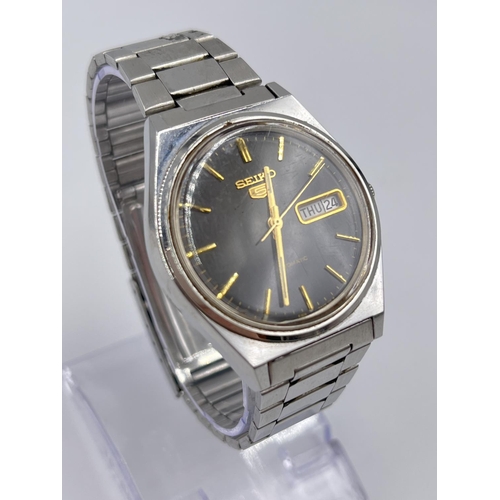 1385 - A Seiko 5 automatic day date 36mm men's wristwatch - ref. 6309-8970