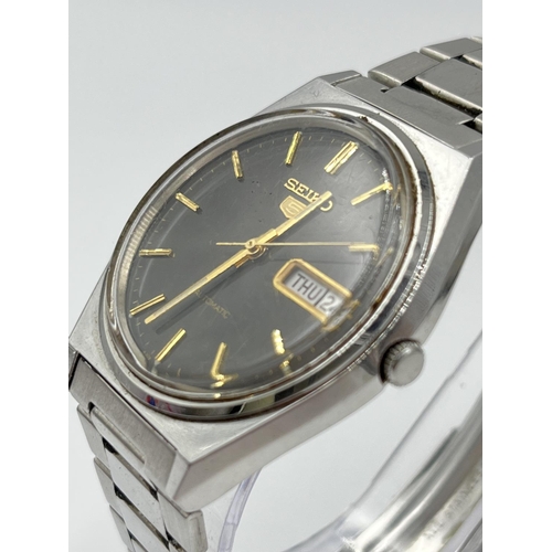 1385 - A Seiko 5 automatic day date 36mm men's wristwatch - ref. 6309-8970