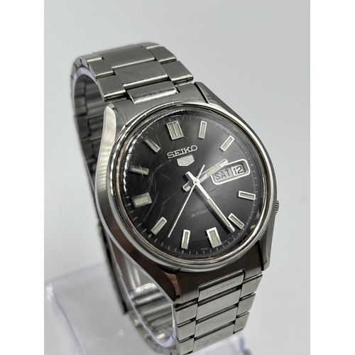 1390 - A Seiko 5 automatic day date 37mm men's wristwatch - ref. 6309-8230