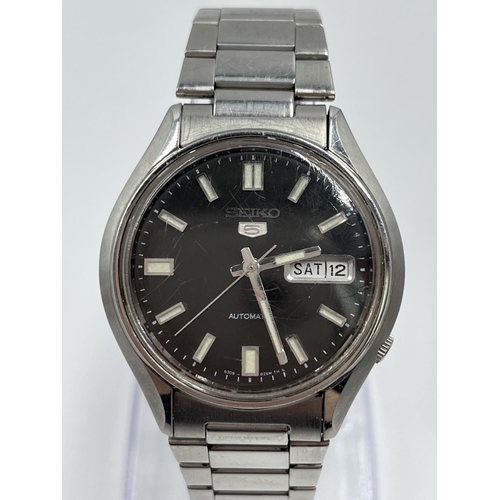 1390 - A Seiko 5 automatic day date 37mm men's wristwatch - ref. 6309-8230