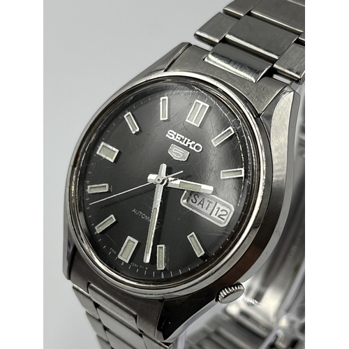 1390 - A Seiko 5 automatic day date 37mm men's wristwatch - ref. 6309-8230