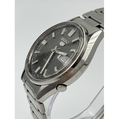 1390 - A Seiko 5 automatic day date 37mm men's wristwatch - ref. 6309-8230