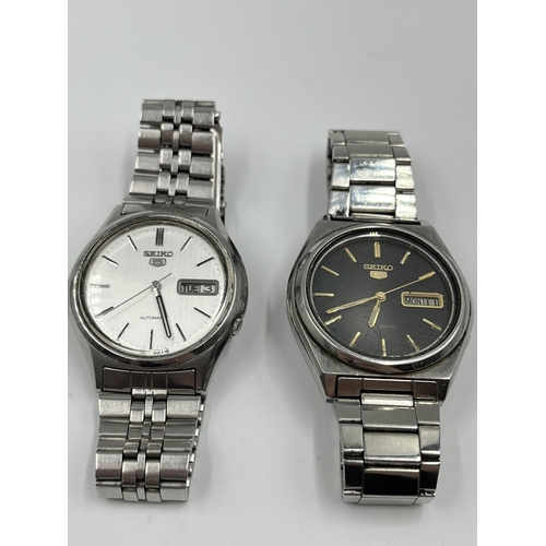 1393 - Two vintage Seiko 5 automatic men's wristwatches, one ref. 7009-876A and one 7009-8980