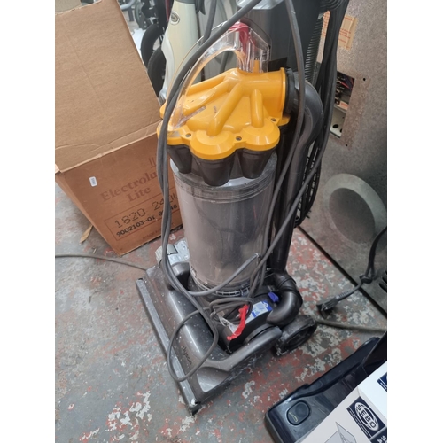 582 - A Dyson DC33 upright bagless vacuum cleaner