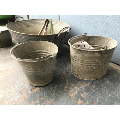 677 - Five items, two galvanised buckets, one galvanised twin handled tub - approx. 89cm wide, one Beldray... 