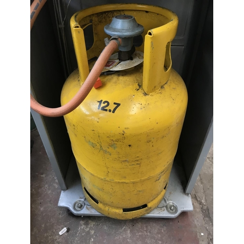 686 - A Bullfinch Simba RD-4200 gas heater with Calor gas bottle