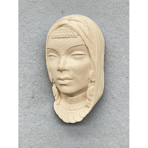 129 - A boxed Bossons Caspian Woman (Veiled) unpainted chalkware head wall plaque, dated to reverse 20/12/... 