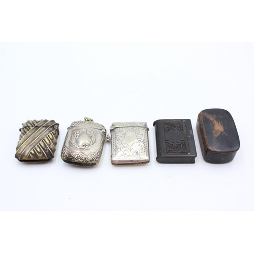 1342 - Five antique smoking related items, four vesta cases and one Papier-mâché snuff box