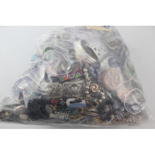 261 - Approx. 10kg of unsorted jewellery