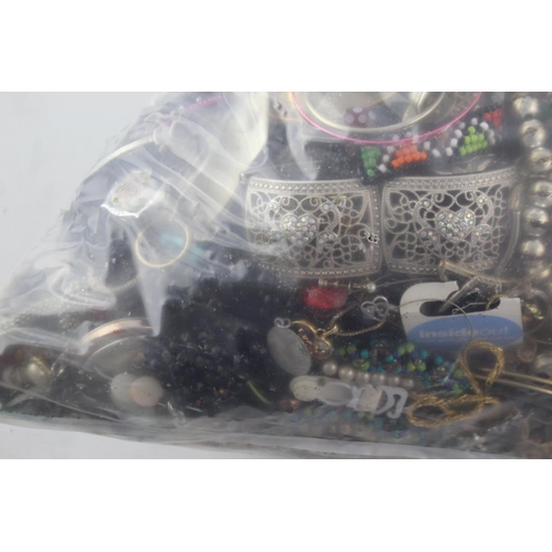 261 - Approx. 10kg of unsorted jewellery