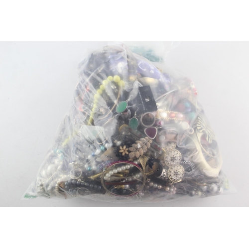 262 - Approx. 10kg of unsorted jewellery