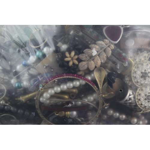 262 - Approx. 10kg of unsorted jewellery