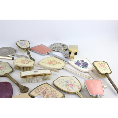 318 - Approx. thirty assorted vintage women's dressing table mirrors and brushes