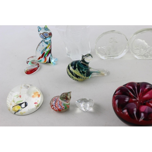 41 - A collection of assorted glass paperweights/ornaments to include Danbury Mint, Murano, RCR etc.