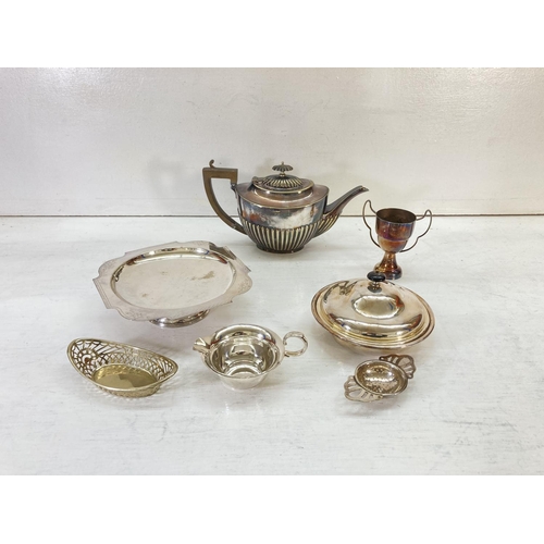 193 - A large collection of antique and vintage silver plated ware to include tea pot, dishes, footed bowl... 