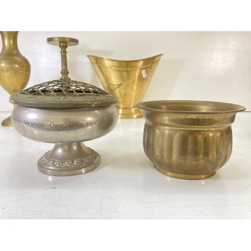 206 - A collection of assorted metalware to include Ianthe silver plated footed potpourri bowl, pair of br... 