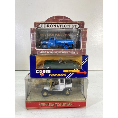 226 - A collection of assorted diecast model vehicles to include Corgi Comic Classics 98755 The Hotspur Fo... 