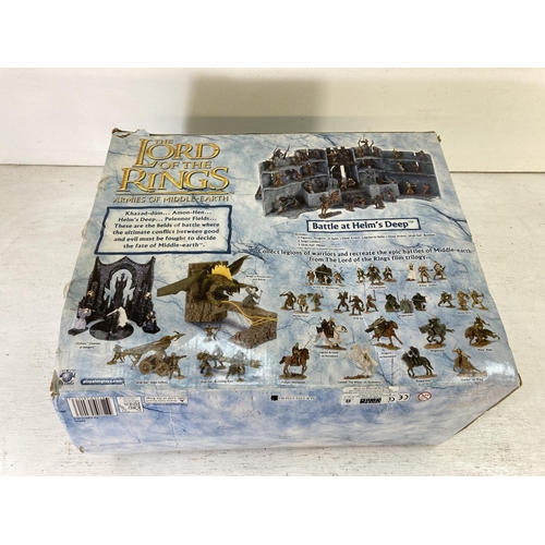 251C - A boxed Lord Of The Rings Armies of Middle-Earth Battle at Helm's Deep play set