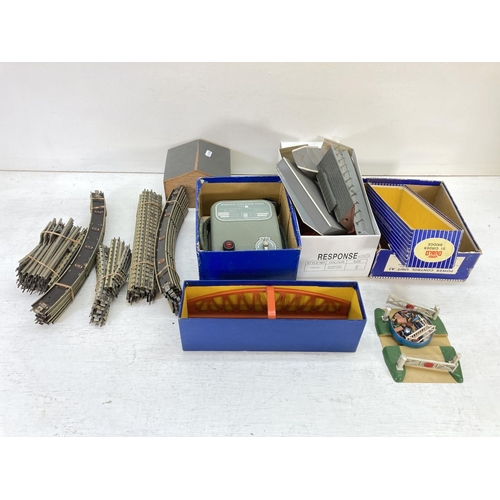 252 - A collection of vintage model railway to include boxed Meccano Ltd power control unit A3, boxed Horn... 