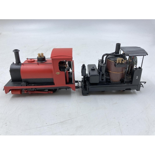 253Q - A collection of 'OO' gauge model railway accessories to include Hornby No.10 red locomotive, Tri-ang... 