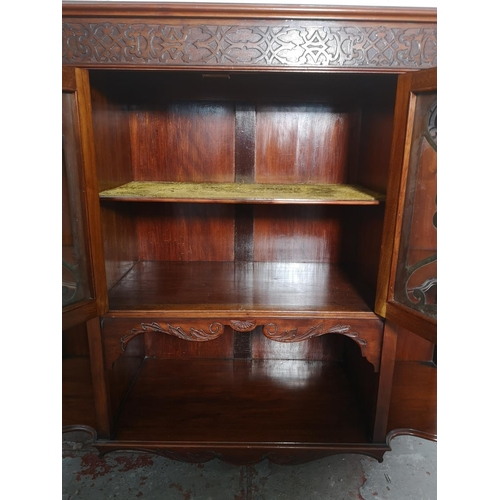 427 - A late Victorian/Edwardian mahogany display cabinet with two central glazed doors, four outer shelve... 