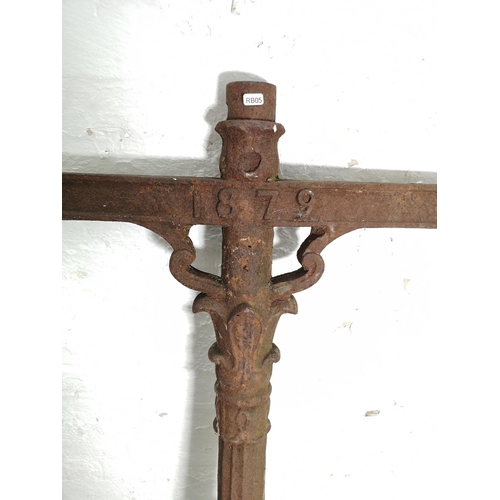 436 - A Victorian heavy cast iron post, dated 1879 - approx. 144cm high x 63cm wide