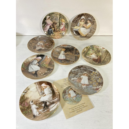 46 - A collection of assorted ceramic collectors plates to include Wedgwood The Victoria and Albert Museu... 